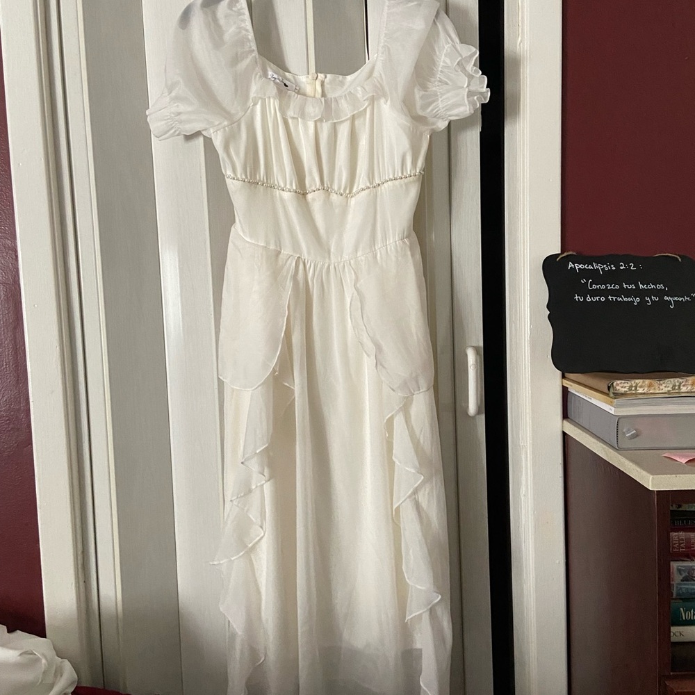 Renaissance/victorian/vintage Elegant White Dress with Ruffle Details
